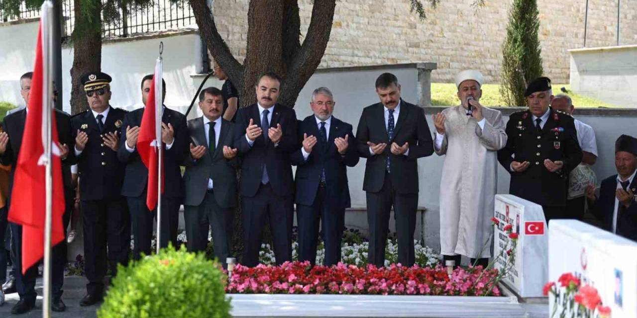 Çorum Protokolünden Şehitlik Ziyareti