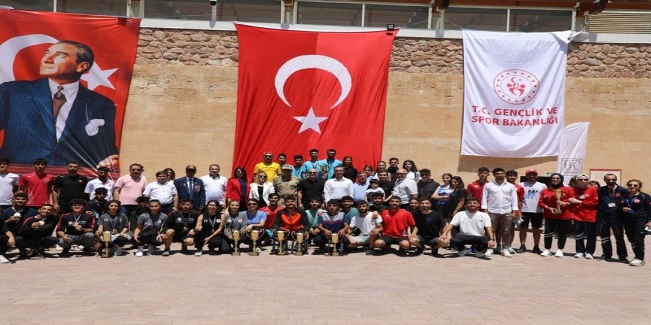 İshak Paşa Sarayı Dağ Koşusu Yapıldı