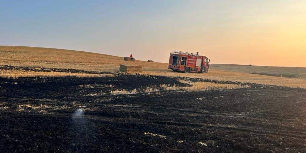 Edirne’de 40 Dönüm Buğday Tarlası Ve 500 Saman Balyası Yandı