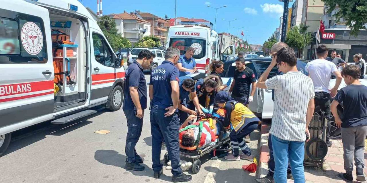 Otomobil Park Halindeki Araca Çarptı: 2 Yaralı
