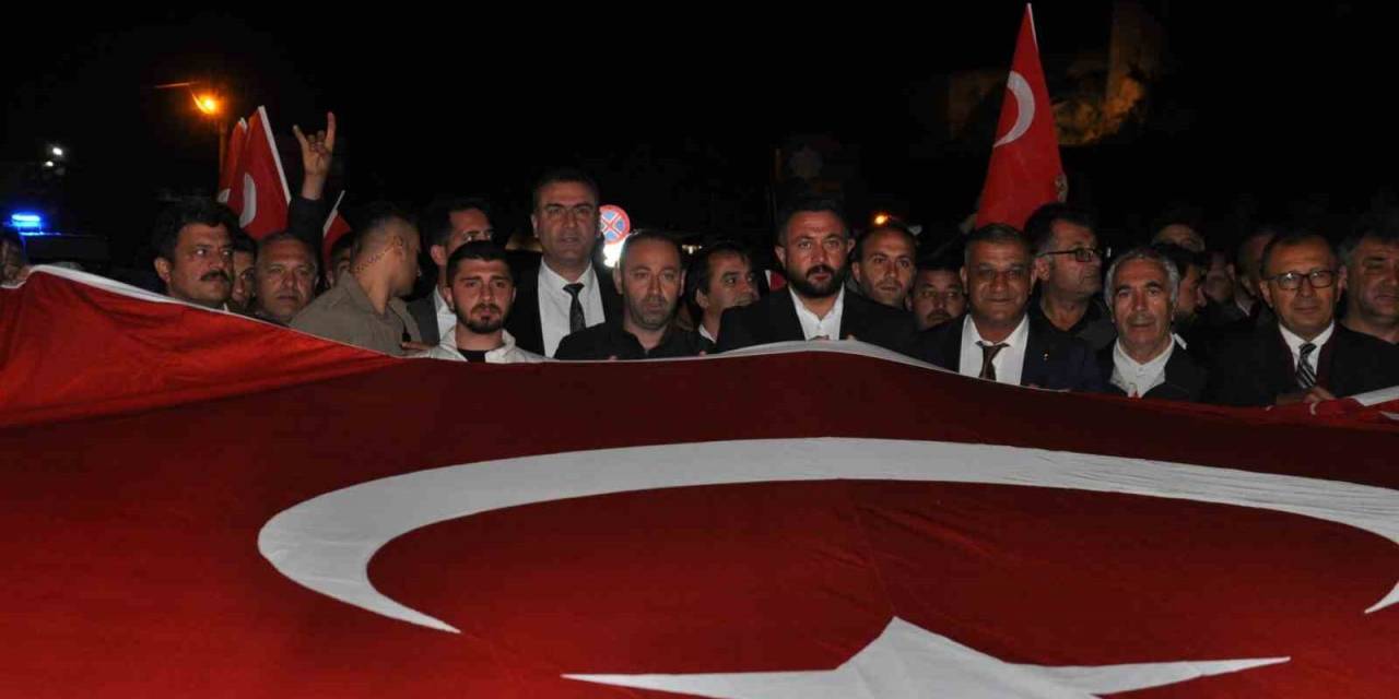 Karslılar 15 Temmuz’da Demokrasi Meydanını Doldurdu