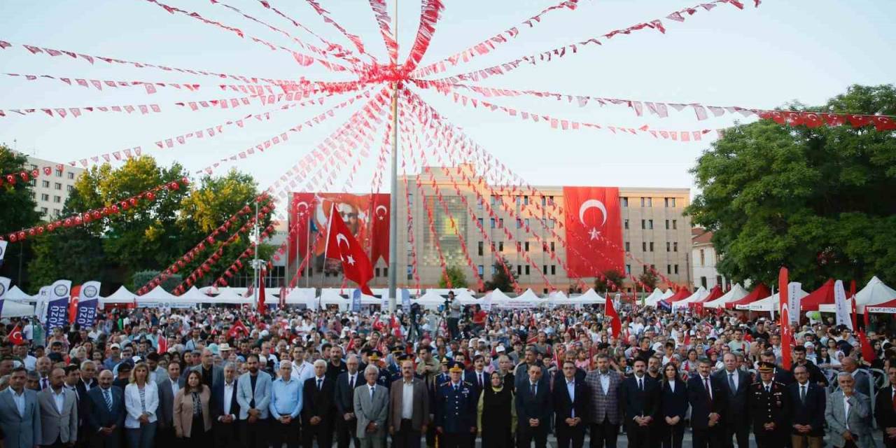 Eskişehir’de 15 Temmuz Anma Programı Yüzlerce Vatandaşın Katılımıyla Gerçekleştirildi