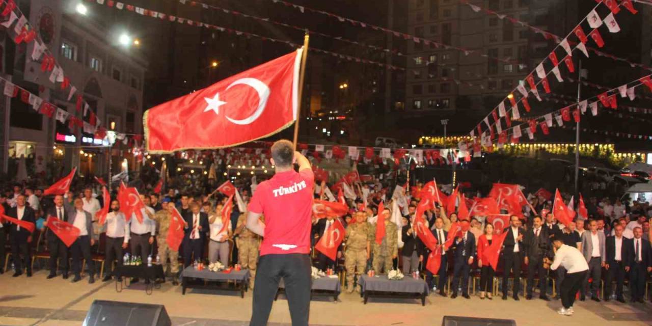 Şırnak’ta Binlerce Kişi "15 Temmuz Demokrasi Ve Milli Birlik Günü" Nöbetine Katıldı