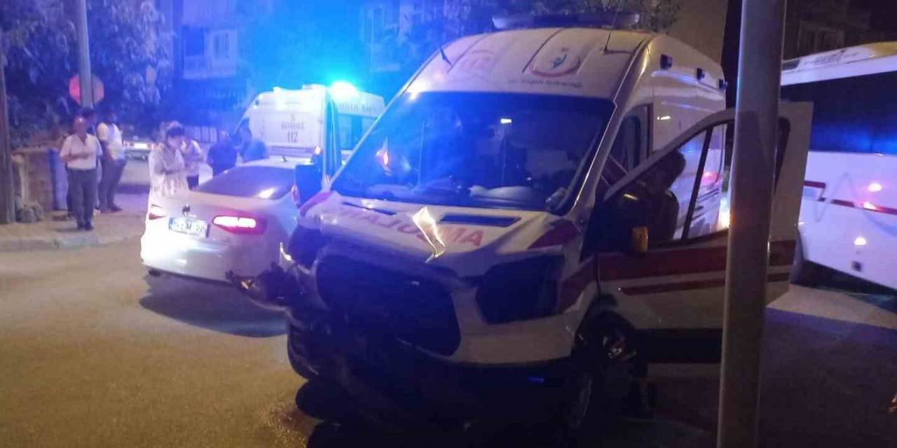 Burdur’da Ambulans İle Otomobil Çarpıştı: 4 Yaralı