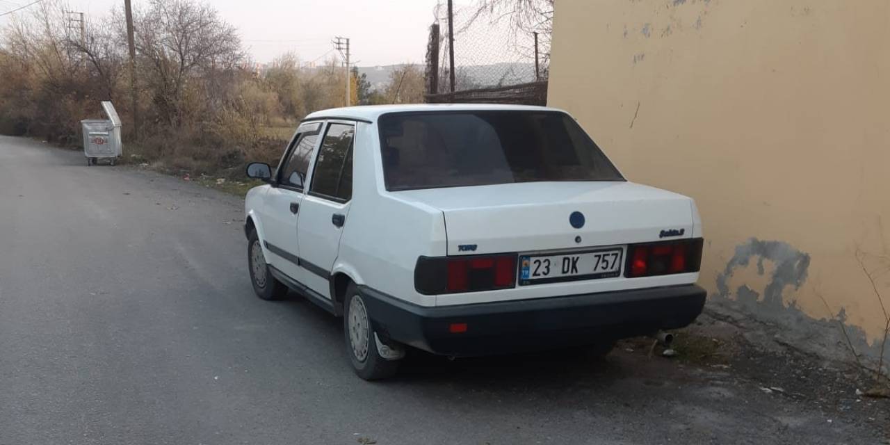 Elini Kolunu Sallayarak Geldi, Aracı Çalıp Gitti