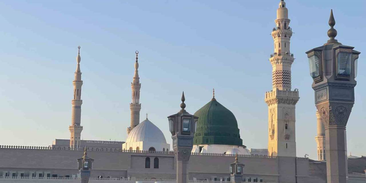 Medine’de Efendimizin Teşrif Ettiği Mübarek Mekanlar Kitap Haline Getirildi