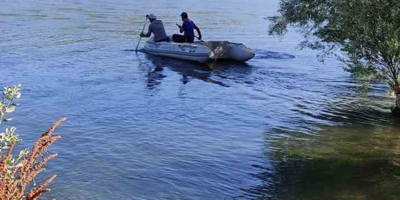 Murat Nehri’nde Suların Yükselmesiyle Mahsur Kalanlar Kurtarıldı