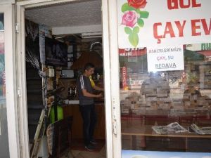 Asker Ve Şehit Ailelerine Çay İle Su Bedava