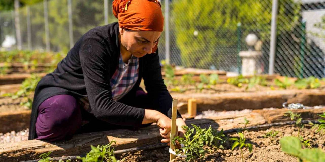 Buca’da Mahalle Bostanı Açıldı