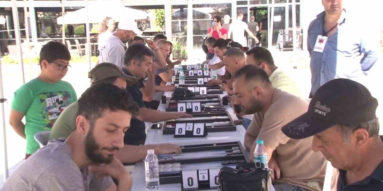 Kartal’da Tavla Turnuvası Renkli Görüntülere Sahne Oldu
