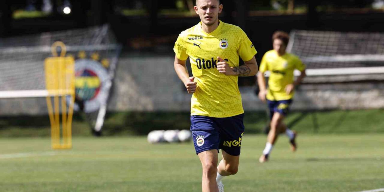 Fenerbahçe’de Yeni Transfer Sebastian Szymanski, İlk Antrenmanına Çıktı