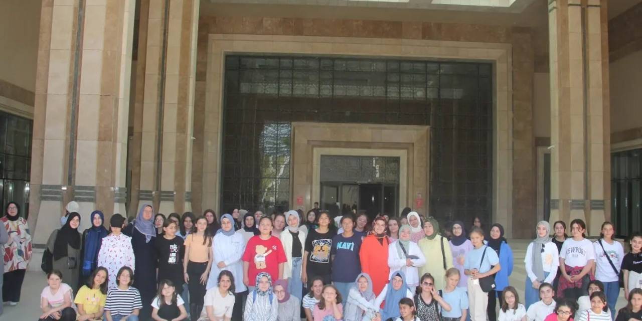 Kuran Kursu Öğrencileri Ankara’yı Gezdi