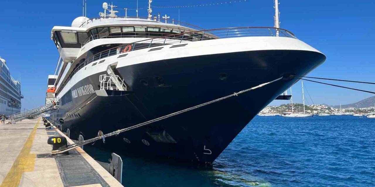 Bodrum’a Üç Gemi İle 941 Yabancı Turist Geldi