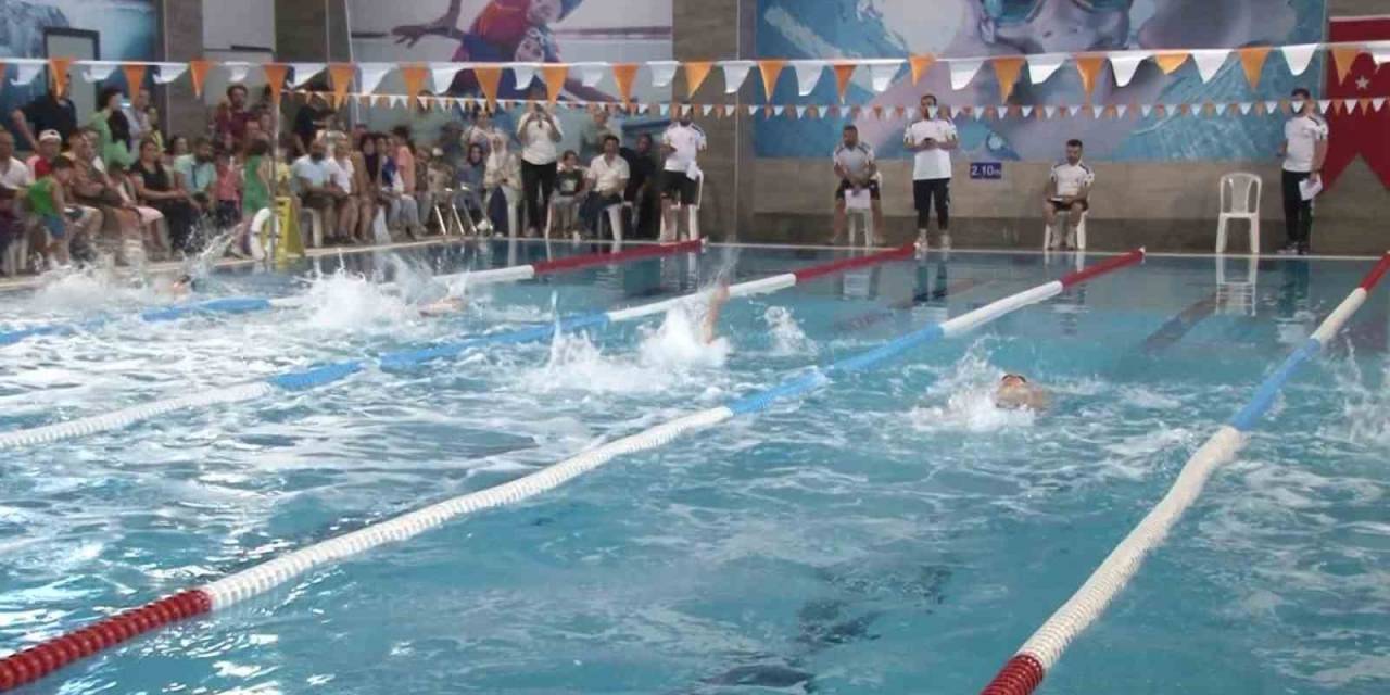 Ümraniye’de Genç Yüzücüler, Şampiyonluğa Kulaç Attı