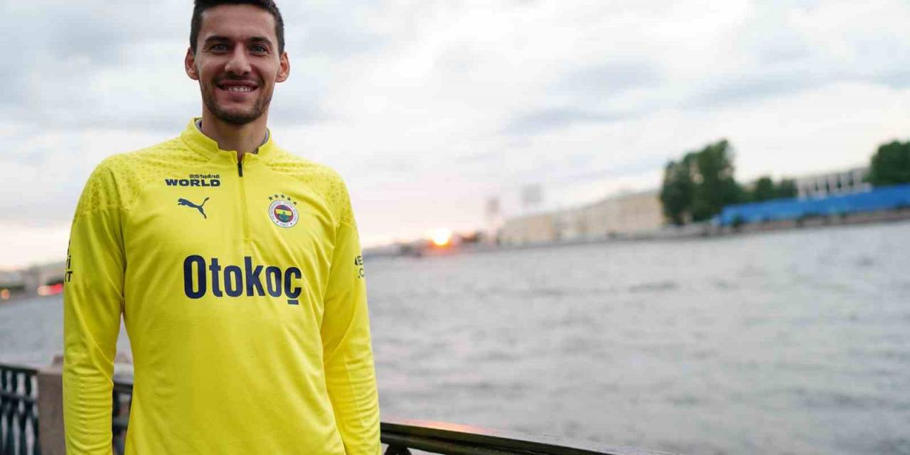 Umut Nayir: "fenerbahçe Bizi Bu Formaya Layık Gördüyse Bizim Üstümüze Düşen De Sahaya Çıktığımızda Bütün Herkesin Memnun Olacağı Mücadeleyi Ortaya Koymak"