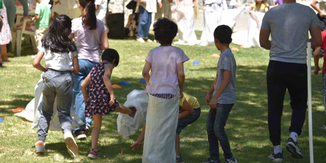 Vali Karadeniz Ve Eşi Koruyucu Aileler Ve Çocuklarıyla Piknikte Buluştu