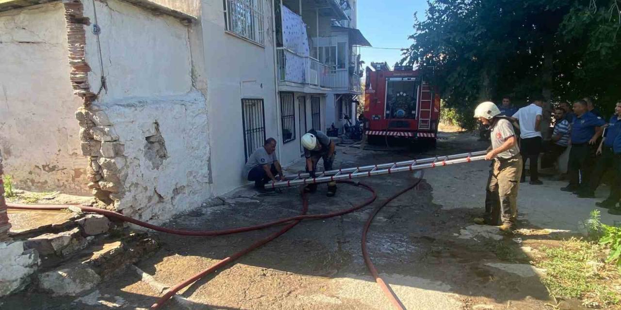 Makilik Alanda Çıkan Yangın Eve Sıçradı