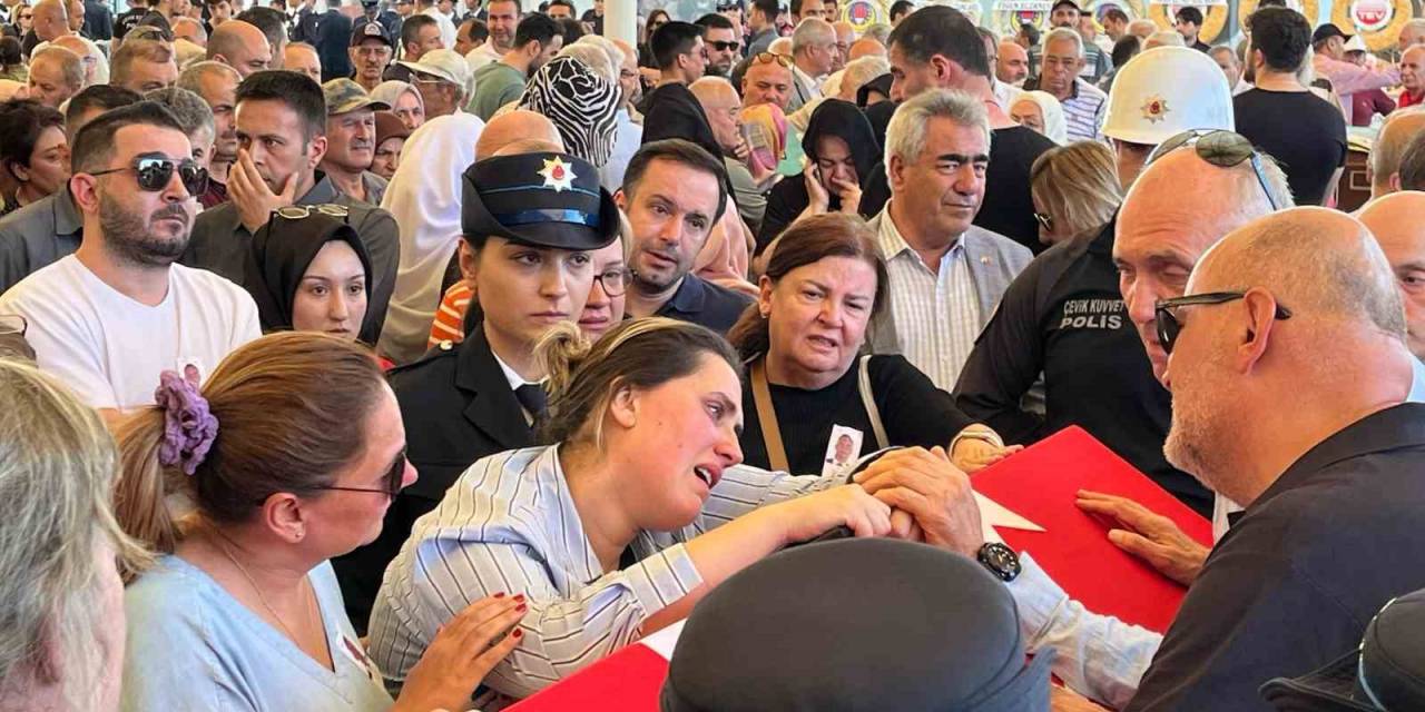 Motosiklet Sürücüsünün Çarpması Sonucu Şehit Olan Polis Son Yolculuğuna Uğurlandı
