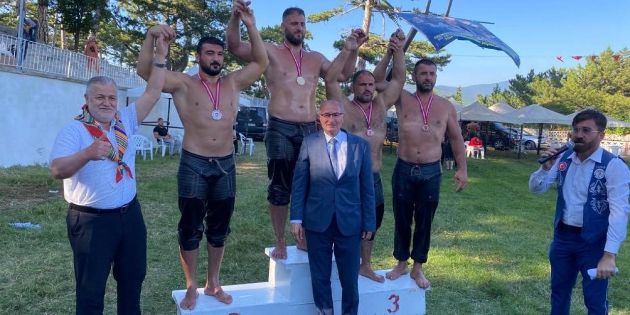 Domaniç Yağlı Pehlivan Güreşleri’nde Başpehlivan Nedim Gürel Oldu