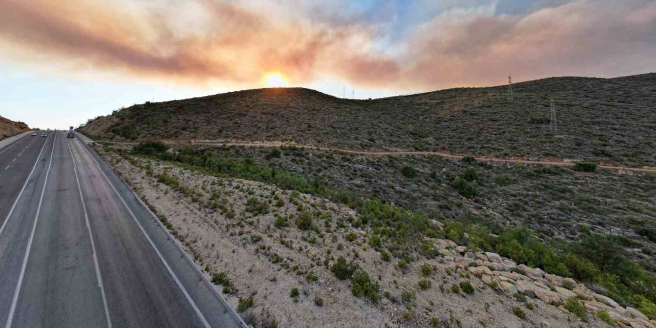 Mersin’de Orman Yangınına Müdahale Devam Ediliyor