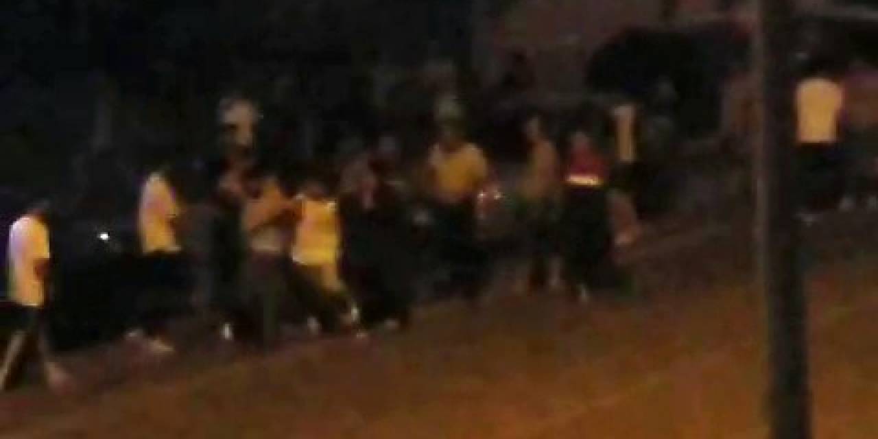 Arnavutköy’de İki Grup Arasında Tekme Tokatlı Kavga