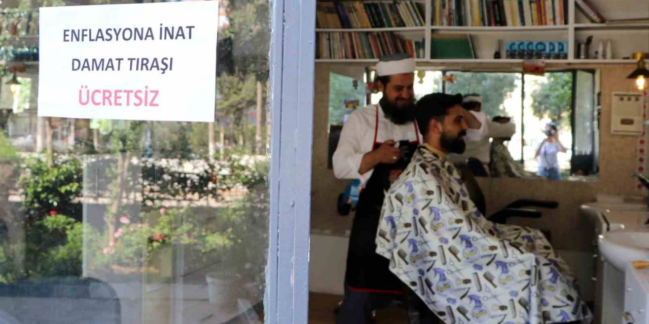 Bu Berberde Damatlara Tıraş Ücretsiz