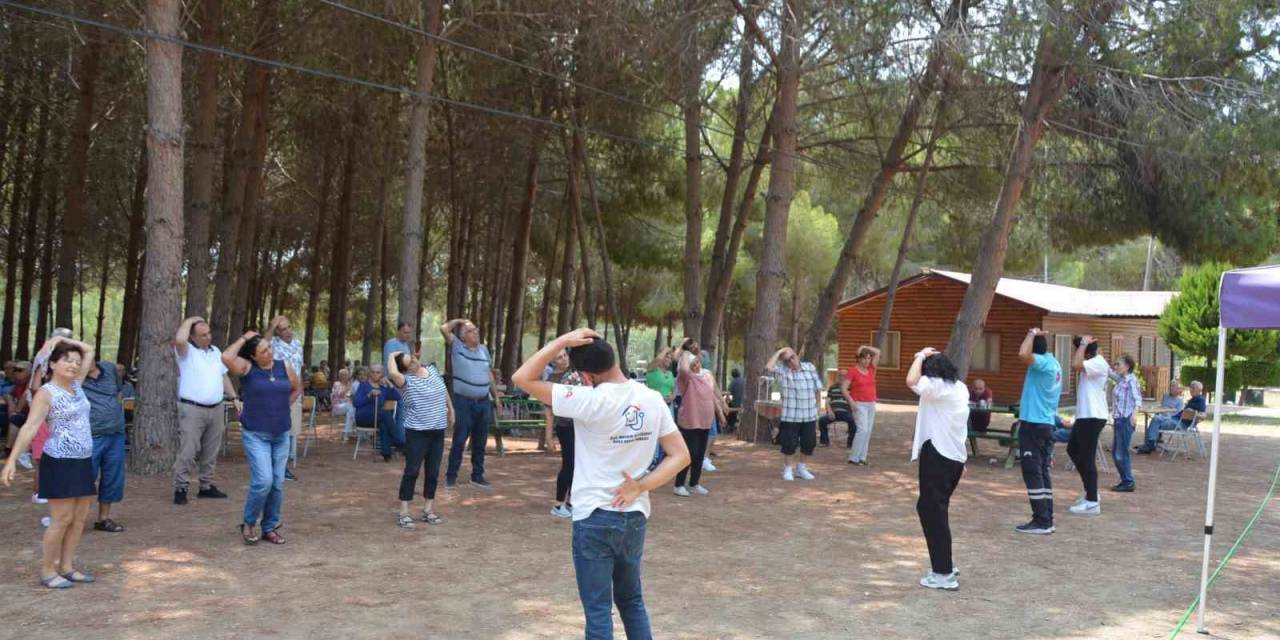 Mersin’deki Emekliler Tarsus Gençlik Kampı’nda Buluştu