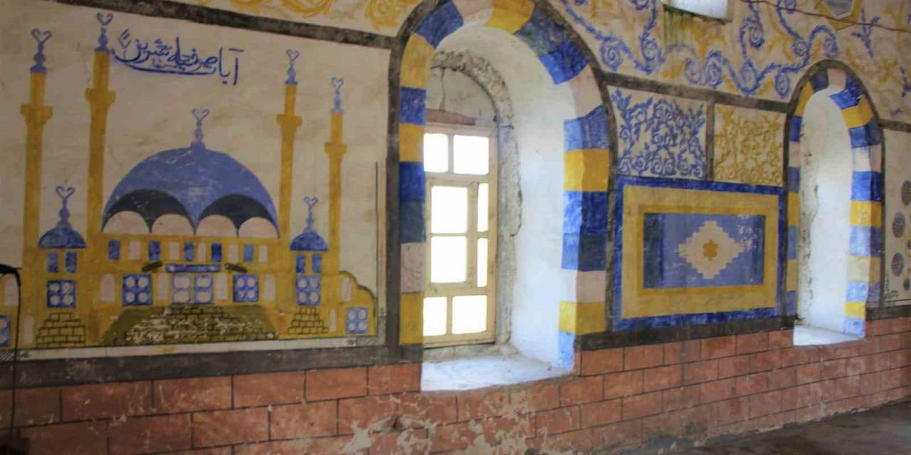 Yıkılma Tehlikesi Yaşayan Tarihi Caminin Duvarını Süsleyen ‘ayasofya’