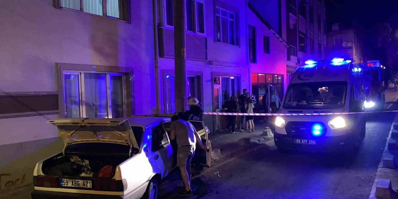 Alkollü Sürücü Aydınlatma Direğine Çarptı