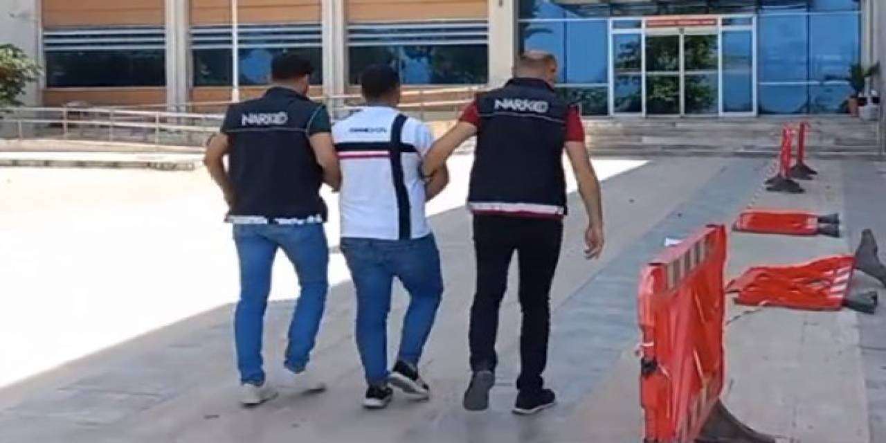 Polisi Görünce Uyuşturucuları Atan Torbacı Yakalandı