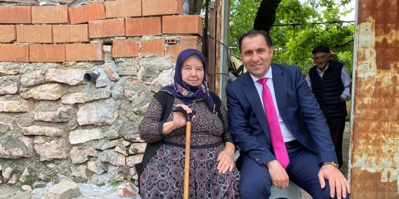 Şehit Ailelerini Ziyaret Etti