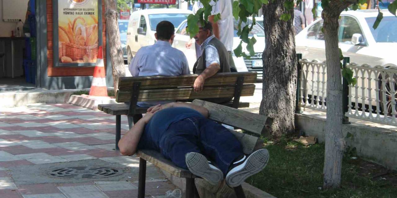 Afyonkarahisar’da Sıcaklıklar 30 Derecelerin Üzerine Çıktı