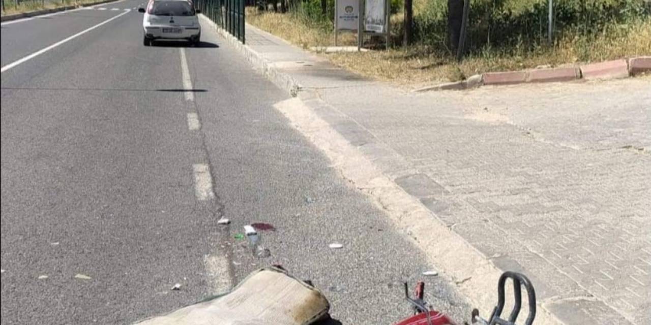 Kontrolden Çıkan Motosiklet Önünde Seyreden Araca Çarptı
