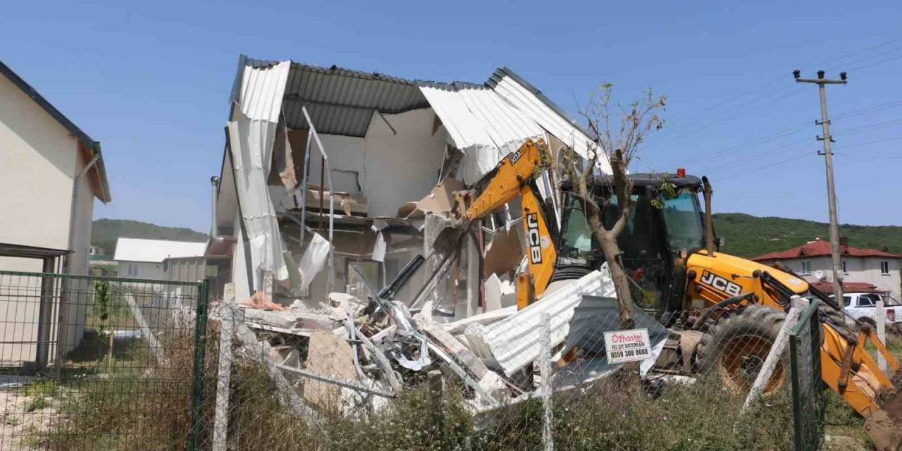 Körfez’de 1 Haftada 15 Kaçak Yapı Yıkıldı