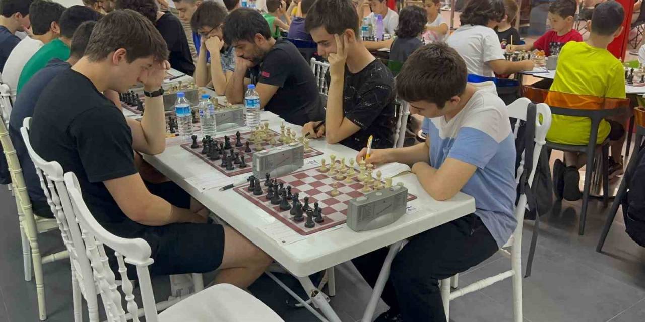 Demokrasi Kupası Satranç Turnuvası Düzenlendi