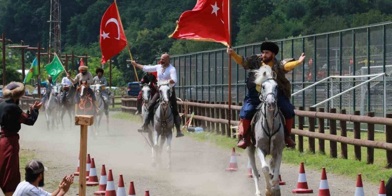 Ünye’de Atlı Spor Gösterileri Düzenlendi