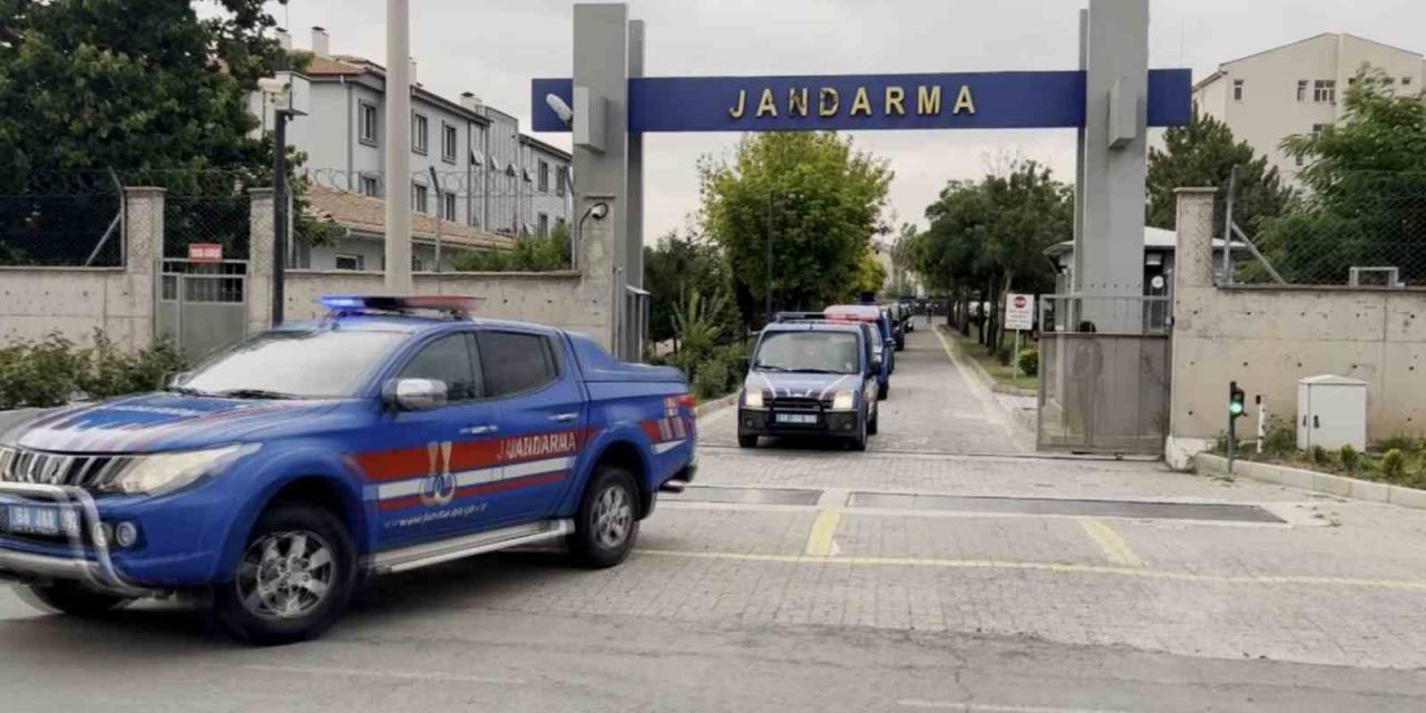 Tüfekli Düğün Magandası Havaya Ateş Açarken Yakalandı