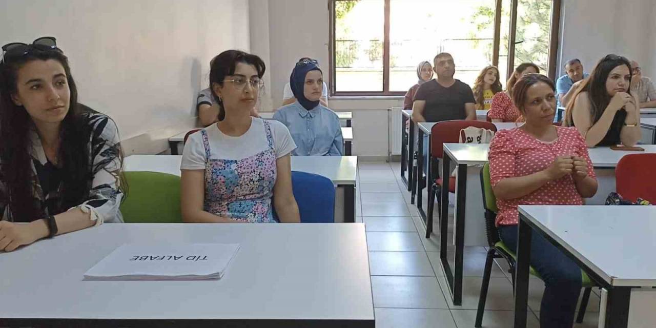 Kaymek’ten Sağlık Çalışanlarına Türk İşaret Dili Kursu