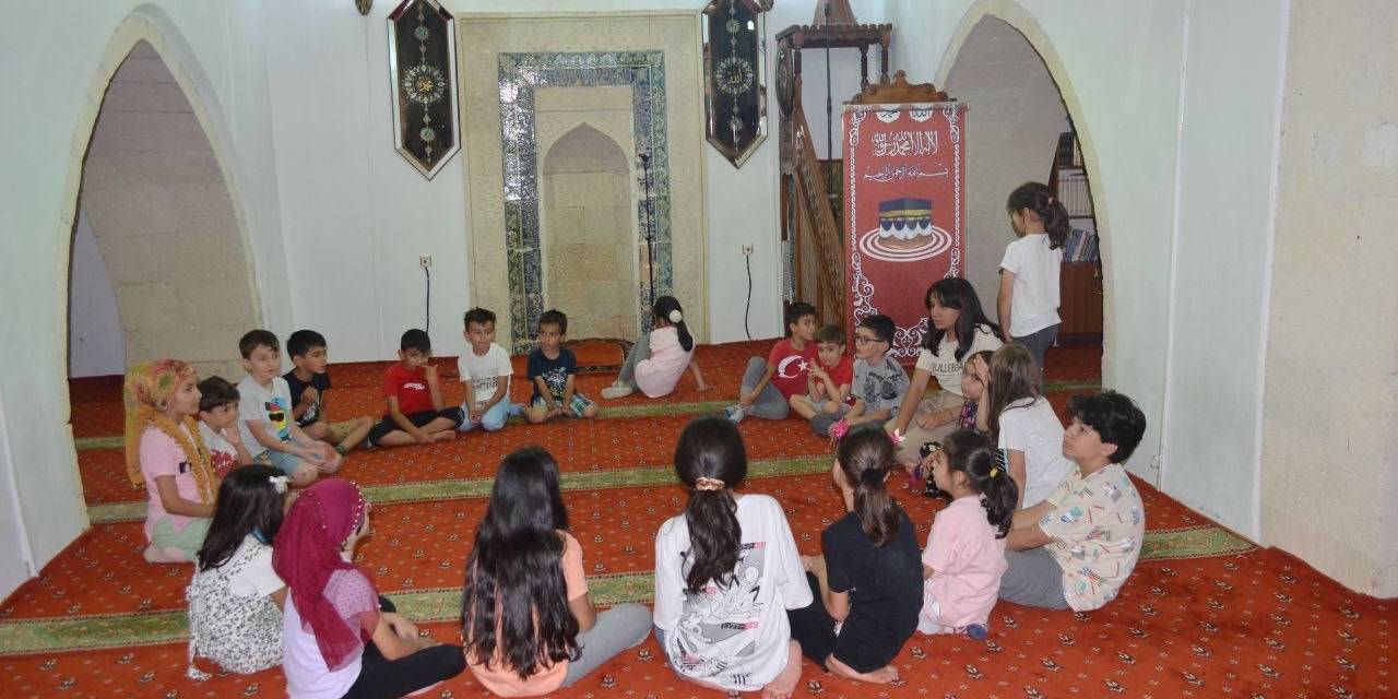 Çocuklar Bu Camiden Kopamıyor