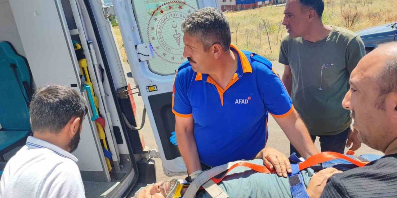 Tırla Kamyonet Çarpıştı: 3 Yaralı