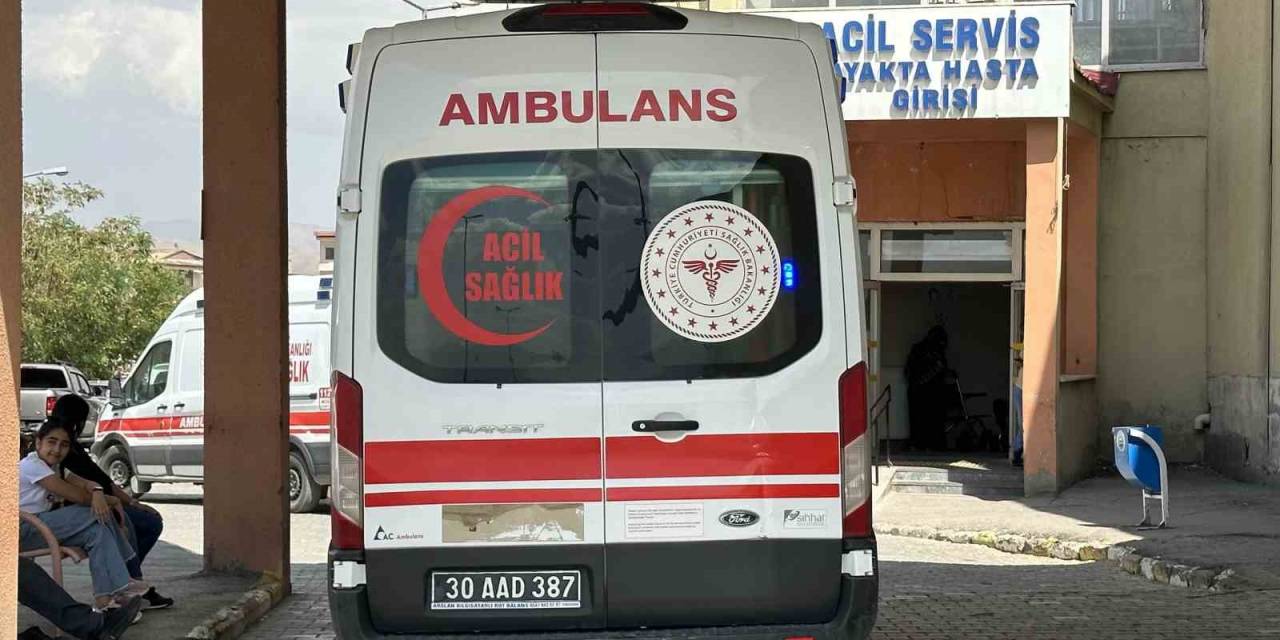Buzulların Kırılması Sonucu Yaralanan Avcu Çifti Van’a Sevk Edildi