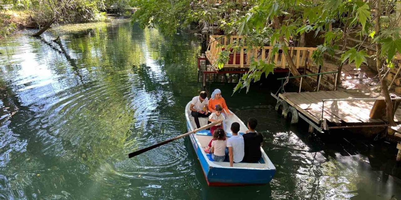 Mardin’deki Yeşilsu Mesire Alanı Sıcaklardan Kaçanların Adresi Oldu