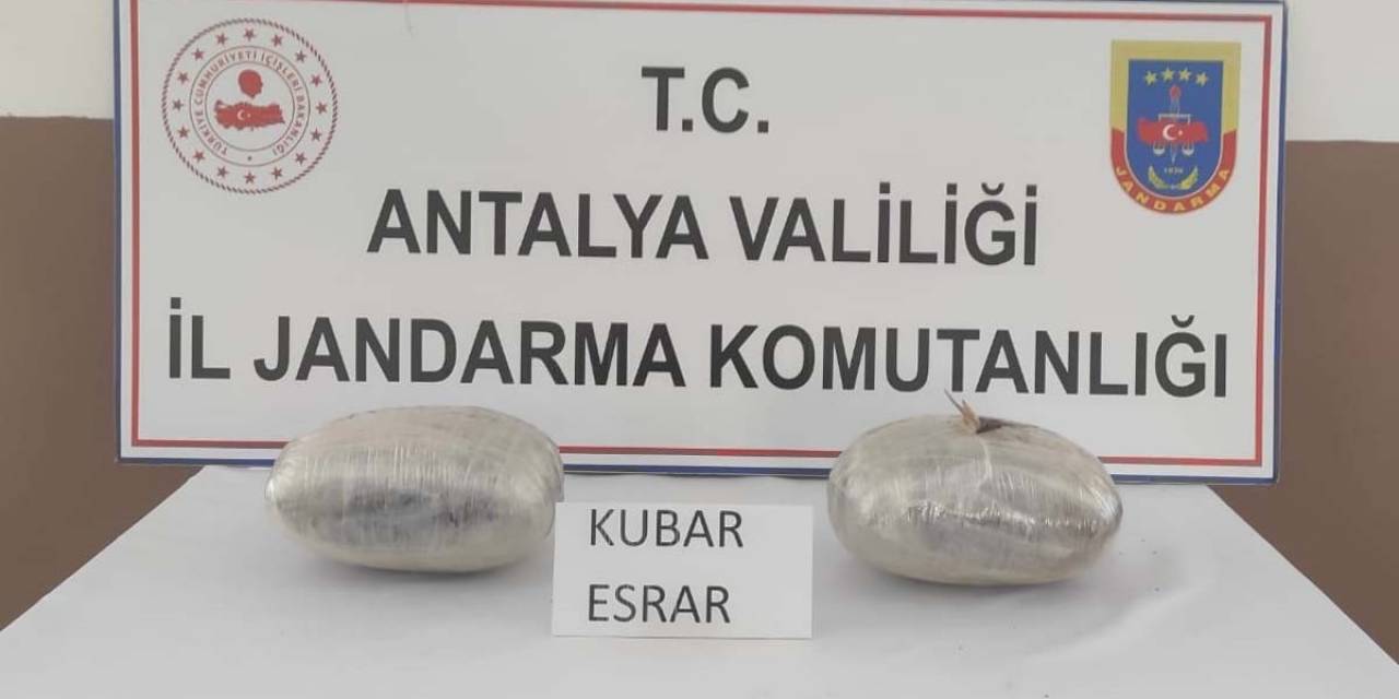 İki Otomobilde 3 Kilogram Uyuşturucu Ele Geçirildi