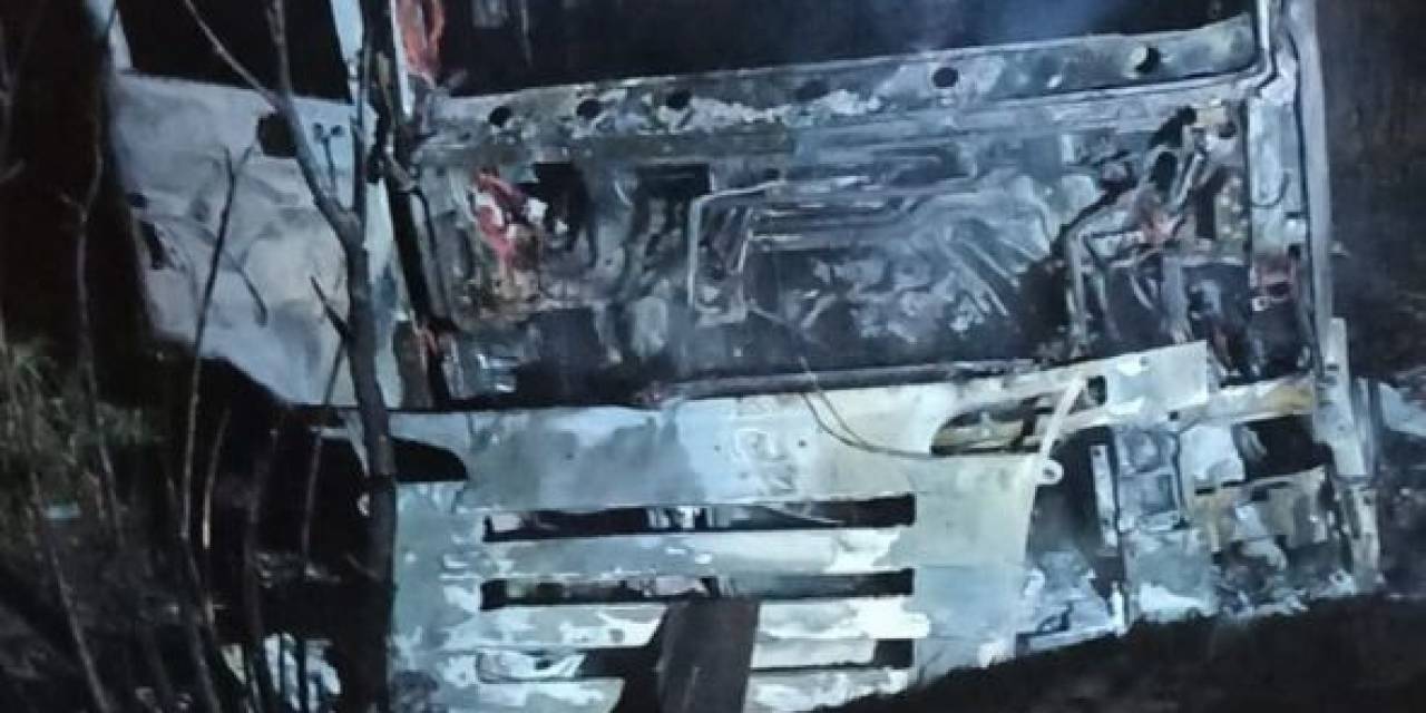 Dorsesi Devrilen Tır Alev Aldı: 2 Yaralı