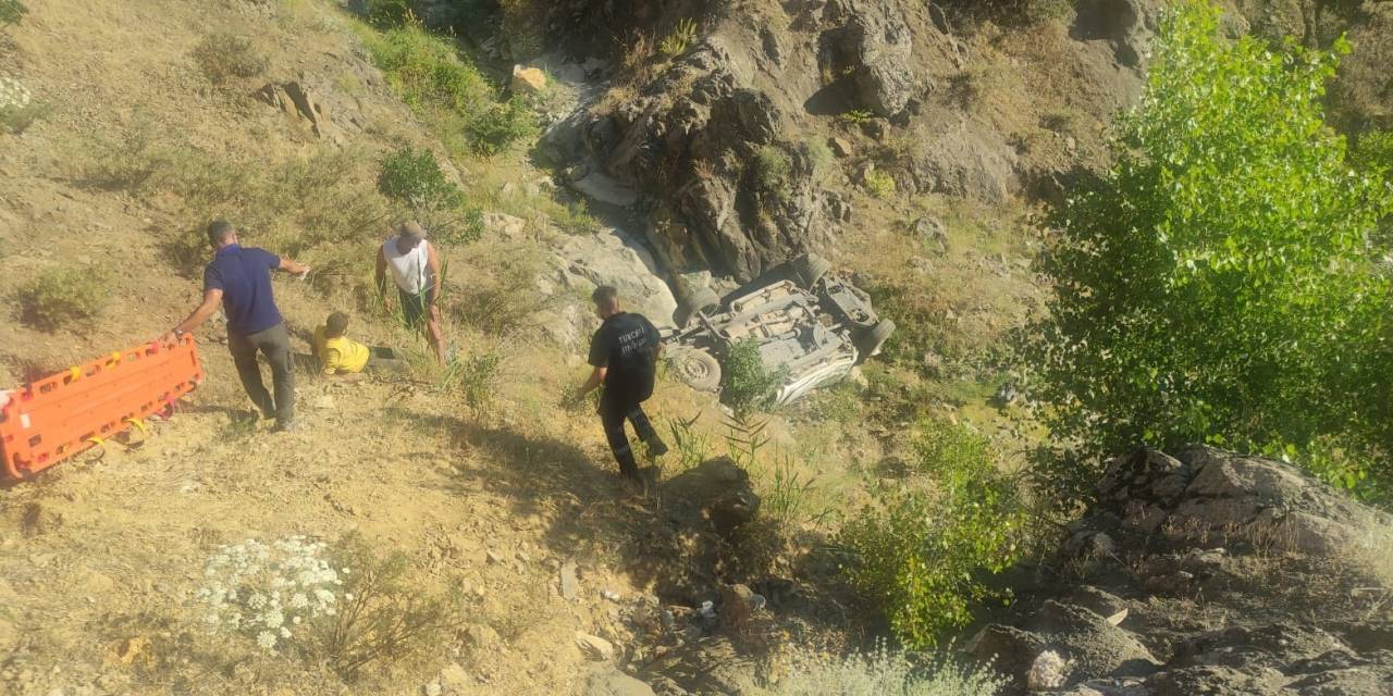 Tunceli’de Araç Şarampole Devrildi: 1’i Ağır 2 Yaralı