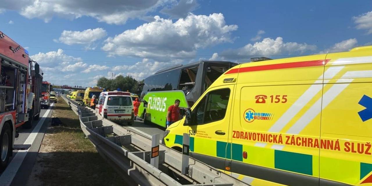 Çekya’da Otobüs Kazası: 1 Ölü, 50 Yaralı