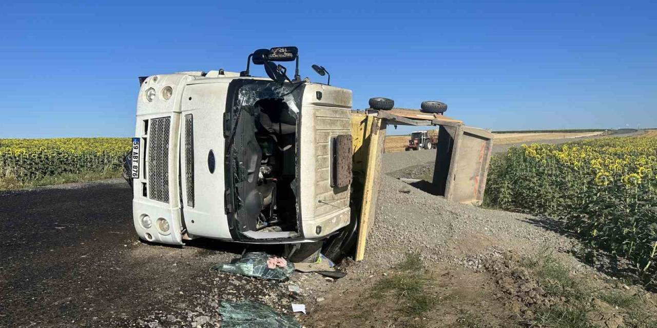 Tekirdağ’da Mucur Yüklü Kamyon Devrildi: 1 Yaralı