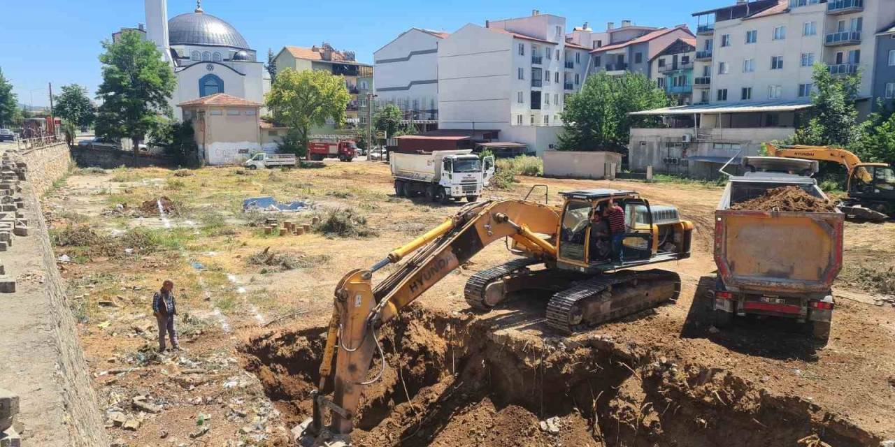 Banaz Kendine Yakışan Bir Belediye Binası İçin Gün Sayıyor