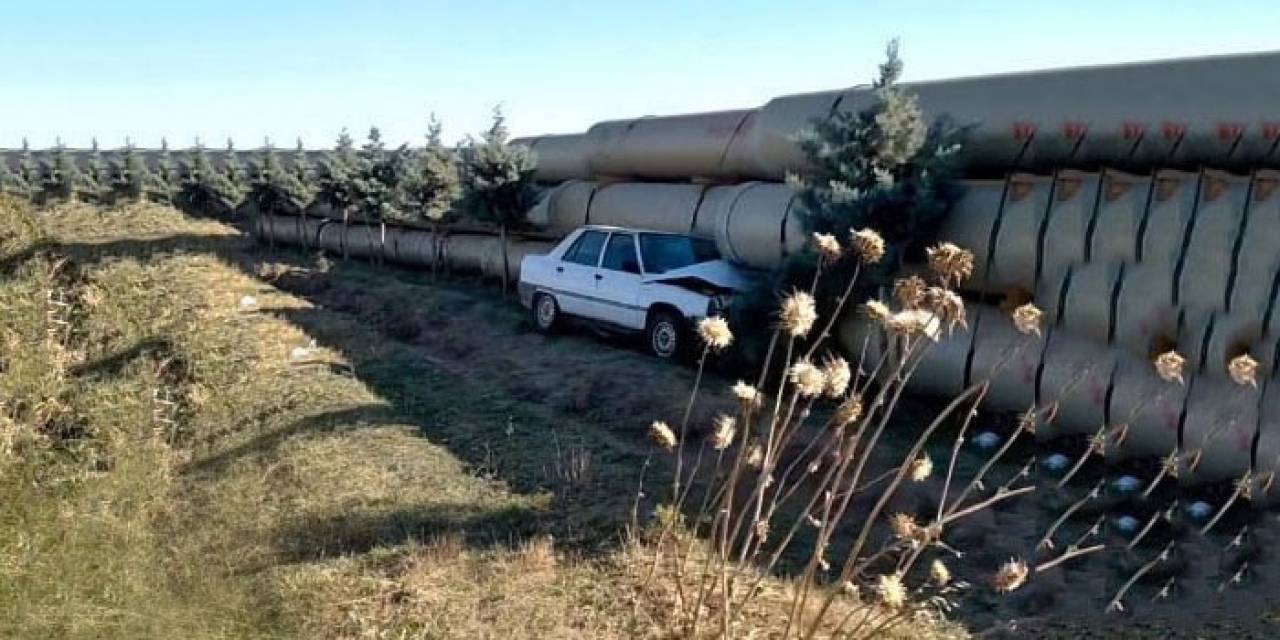 Yoldan Çıkan Otomobil Borulara Çarptı: 1 Yaralı