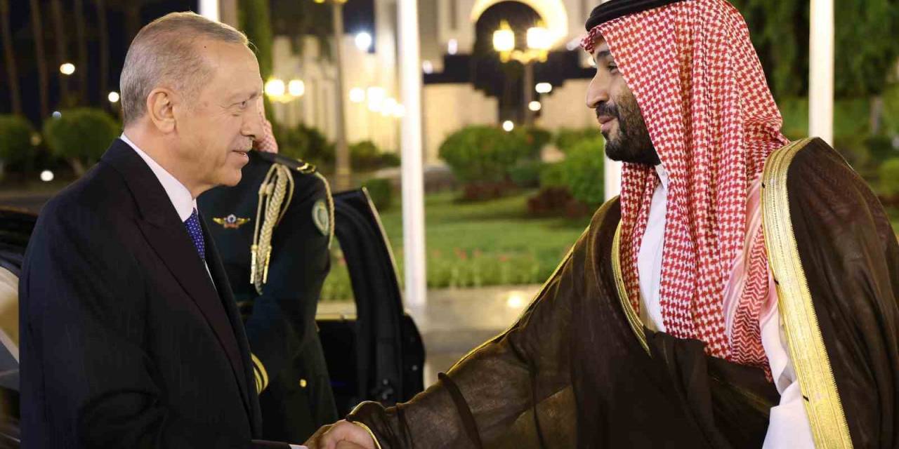 Cumhurbaşkanı Erdoğan, Suudi Arabistan’da Resmi Törenle Karşılandı